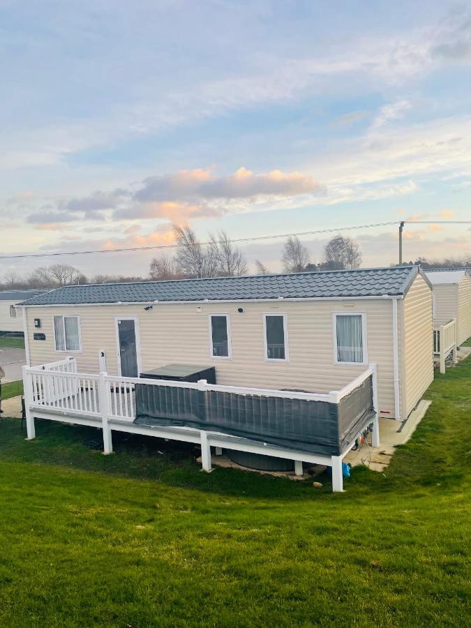 The Sunflower Luxury Caravan At Tattersall Lakes Ξενοδοχείο Tattershall Εξωτερικό φωτογραφία