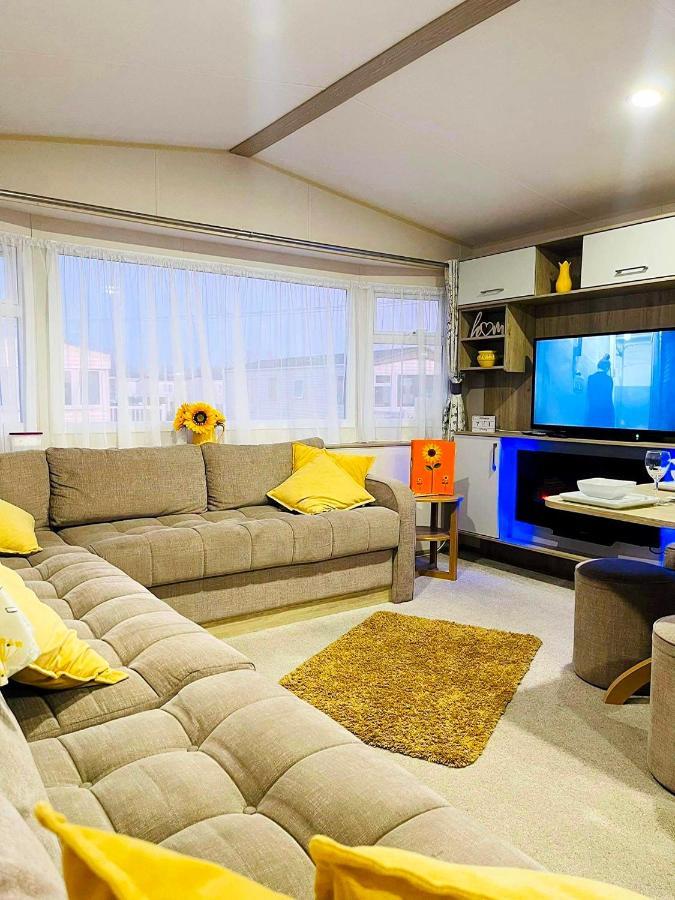 The Sunflower Luxury Caravan At Tattersall Lakes Ξενοδοχείο Tattershall Εξωτερικό φωτογραφία
